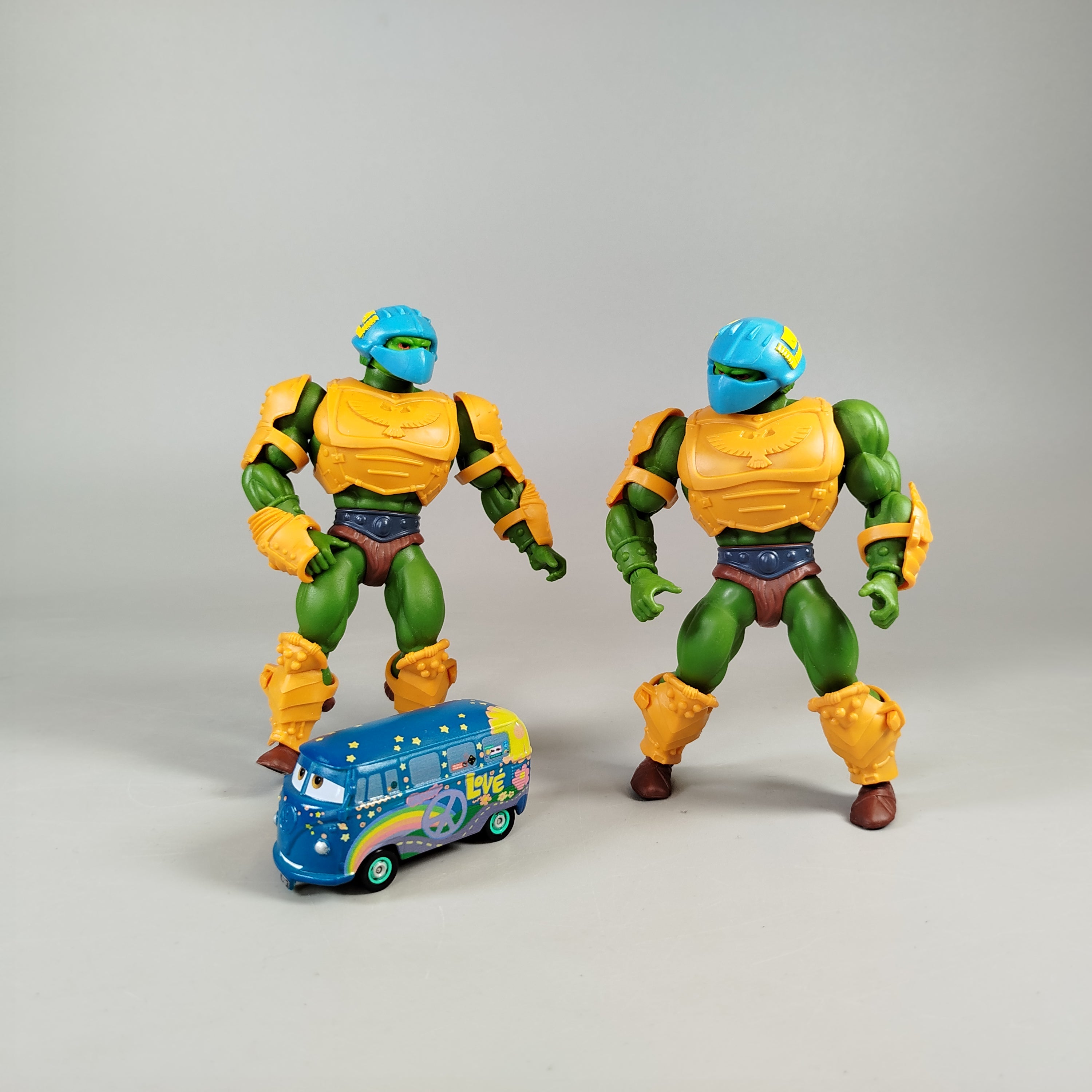 Mattel Masters of the Universe Actionfiguren Set mit Fahrzeug